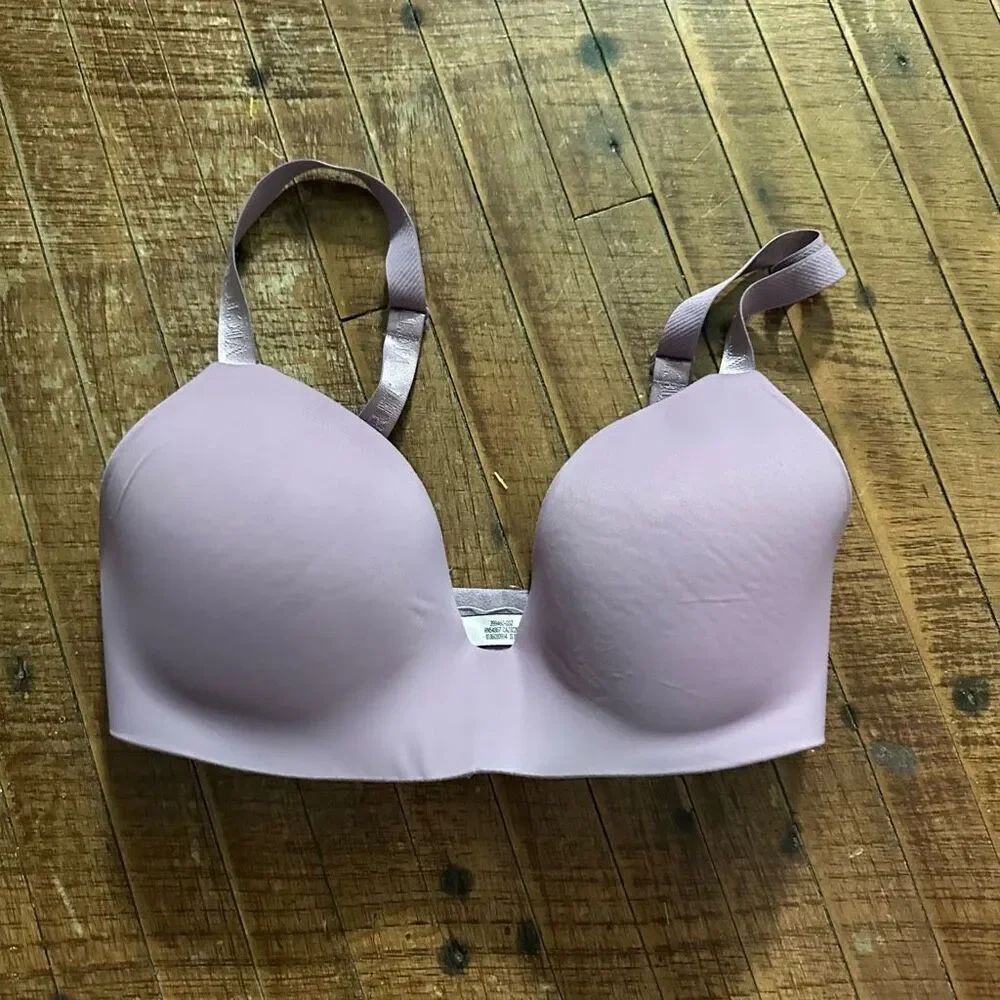 Victoria’s Secret T-shirt lightly lined wireless pink 32DD bra